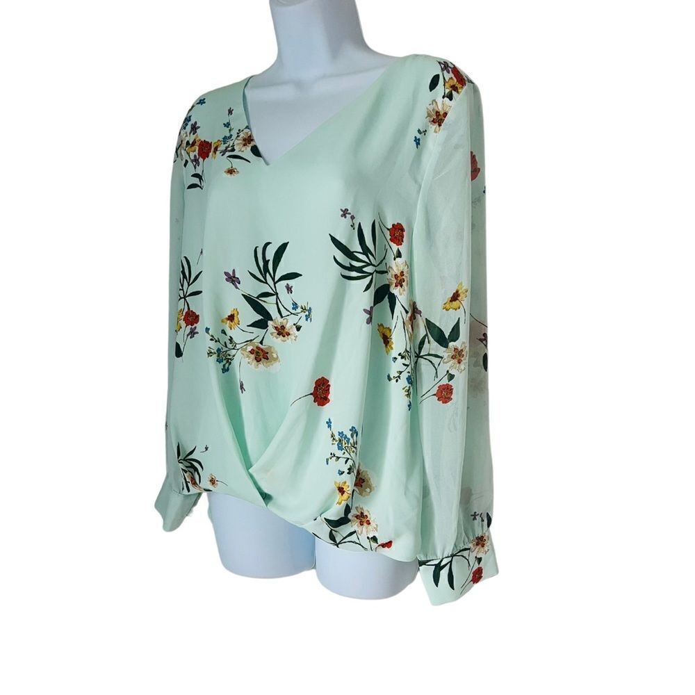 Vince Camuto Surreal Garden Foldover Long Sleeve Blouse in Soft Pistacho sz M